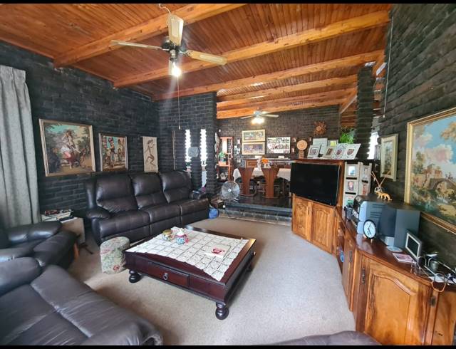 2HA SMALLHOLDING FOR SALE IN MOOILANDE